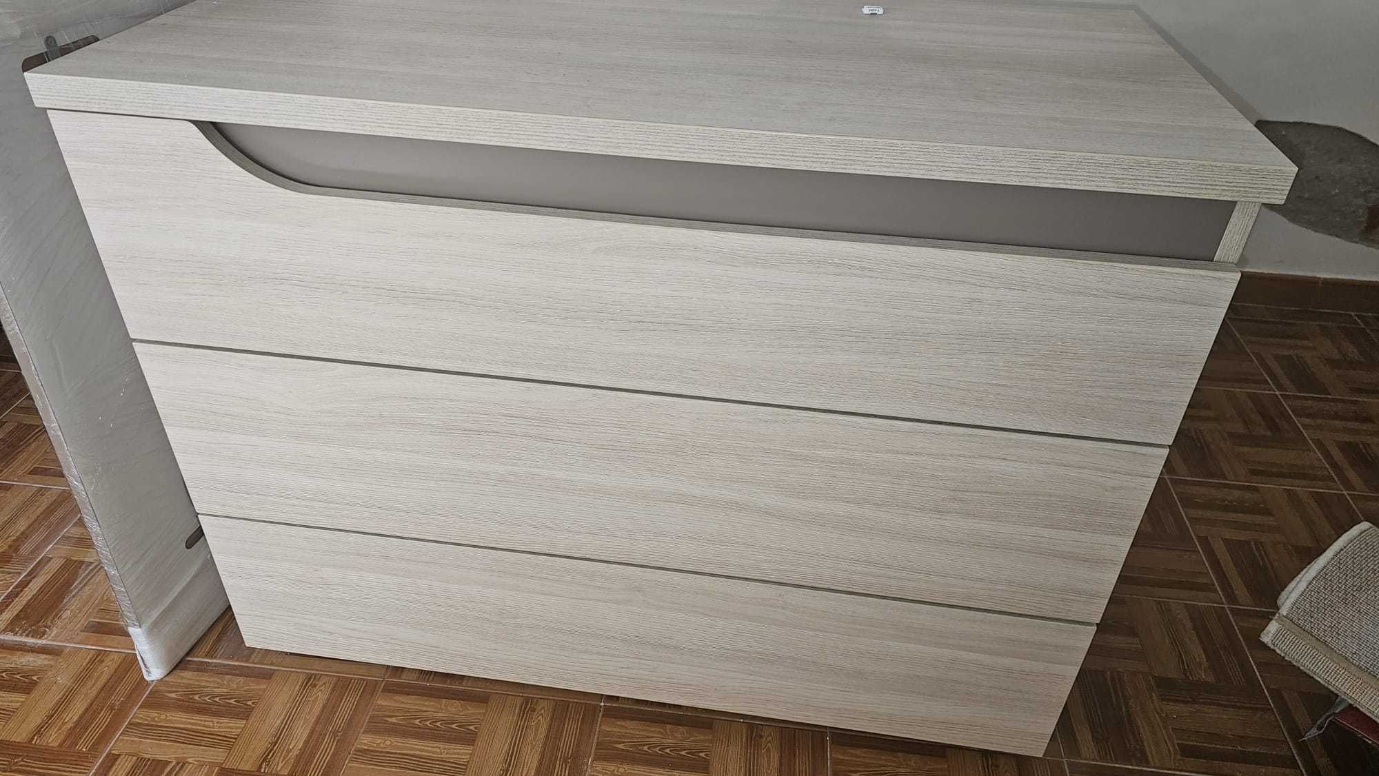 Cómoda  de 3 gavetas mais espelho