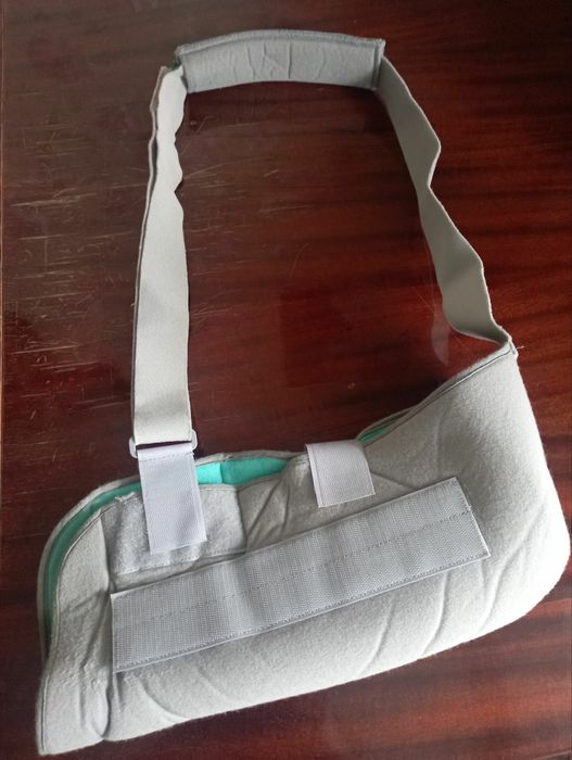 Фіксуюча пов'язка для відведення плеча