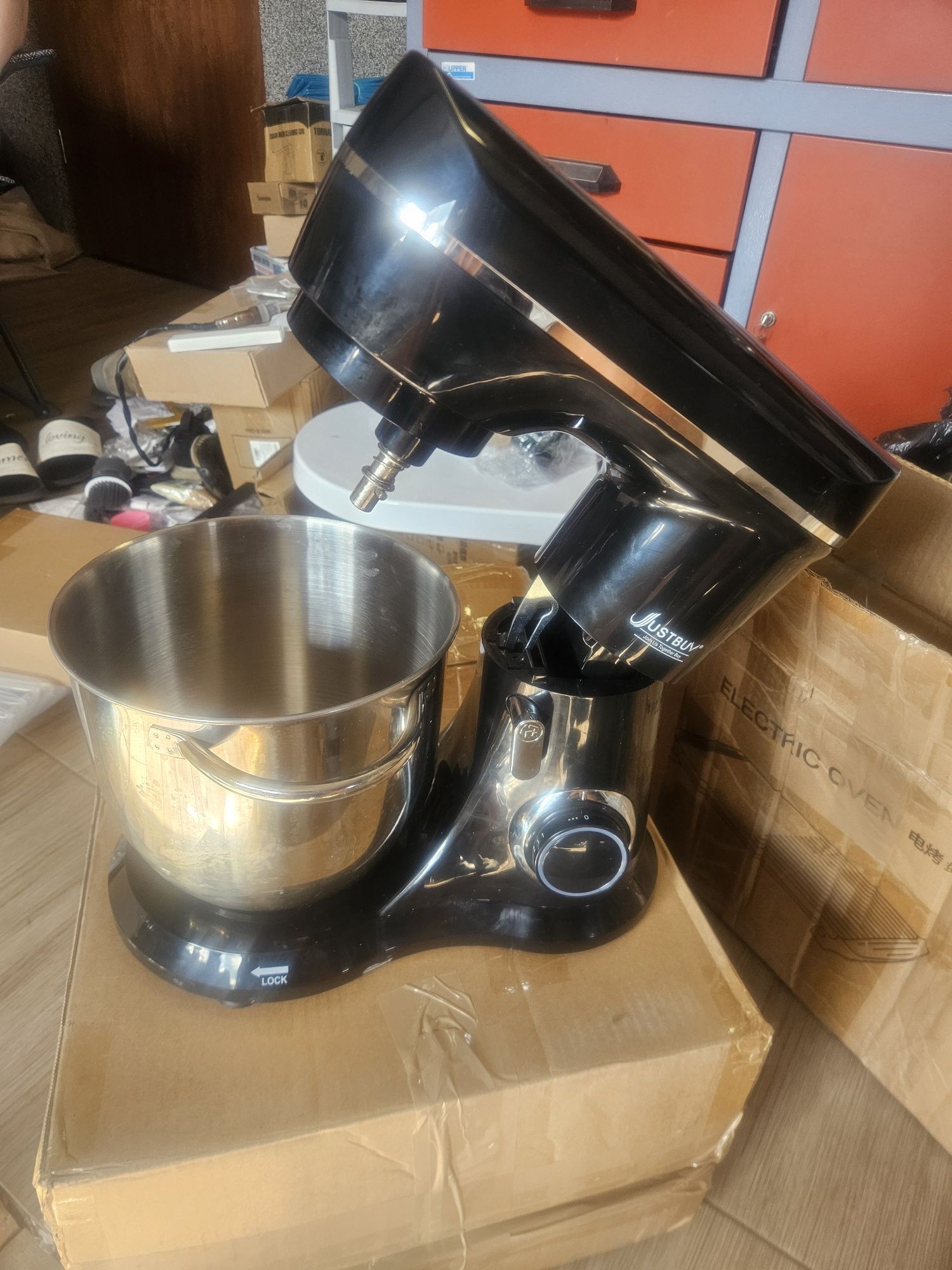 Robot kuchenny planetarny