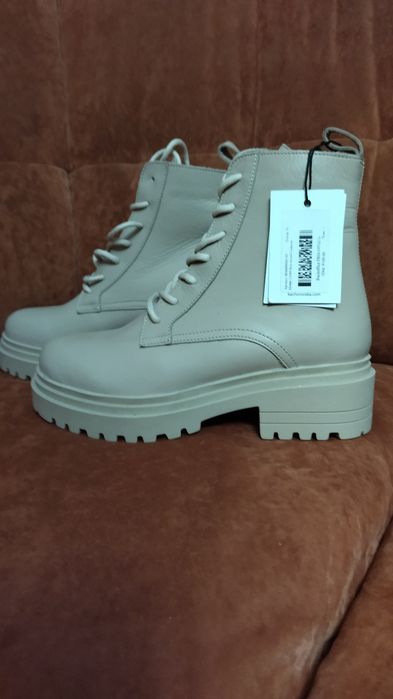Женские зимние ботинки