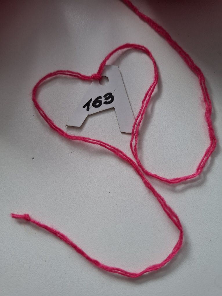 Włóczka koloru różowego ( neon) 163 - Zuzia pruje