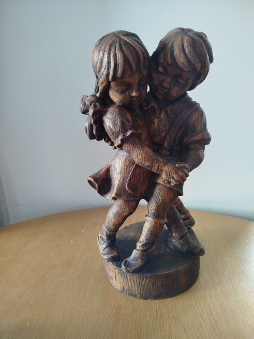 Piękna Figura z drewna