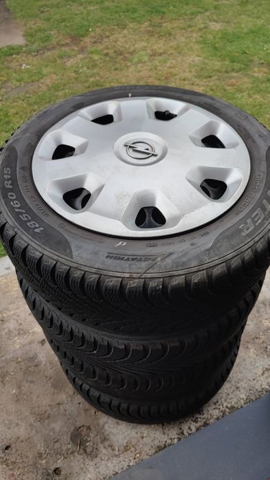 Koła zimowe Opel Corsa D - Pirelli + kołpaki 185/60 r15