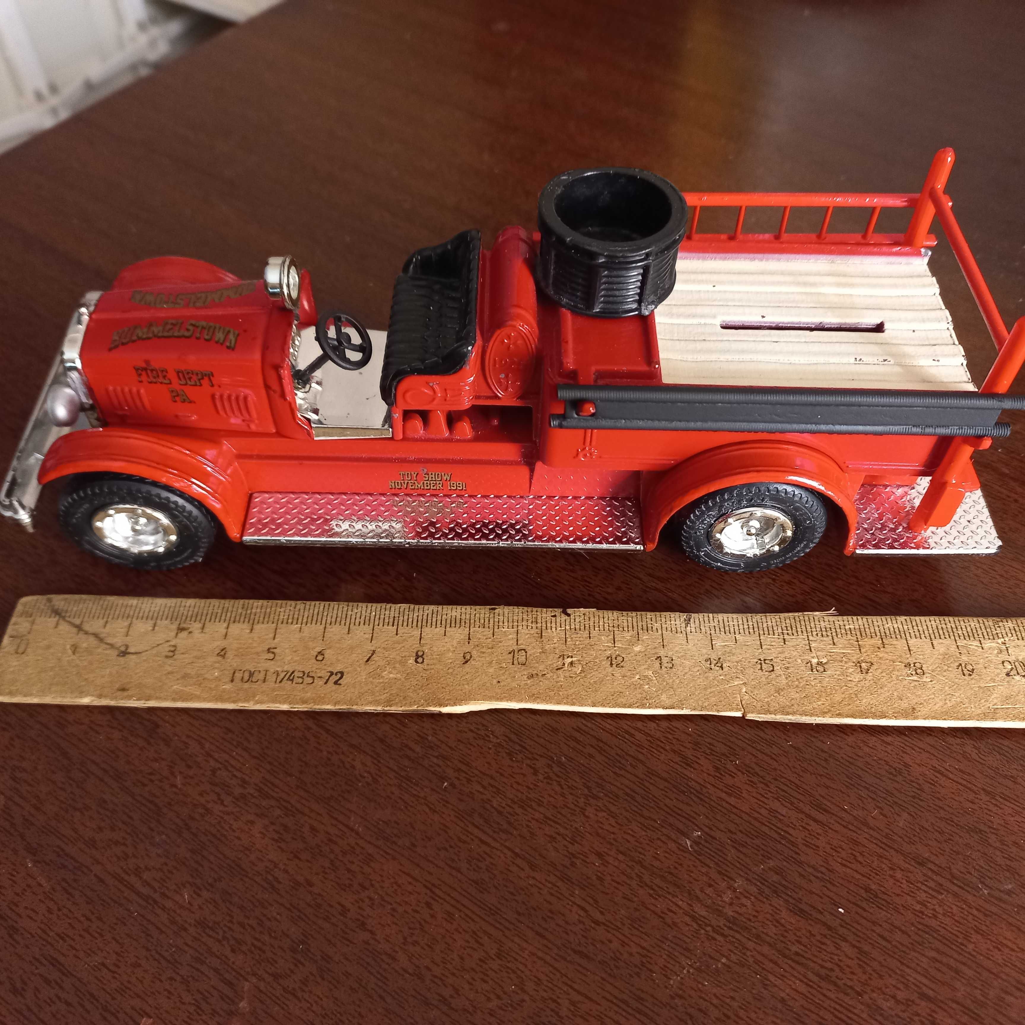 Модель коллекционная 1:30 1926 Seagrave Fire Truck -ERTL made ln USA