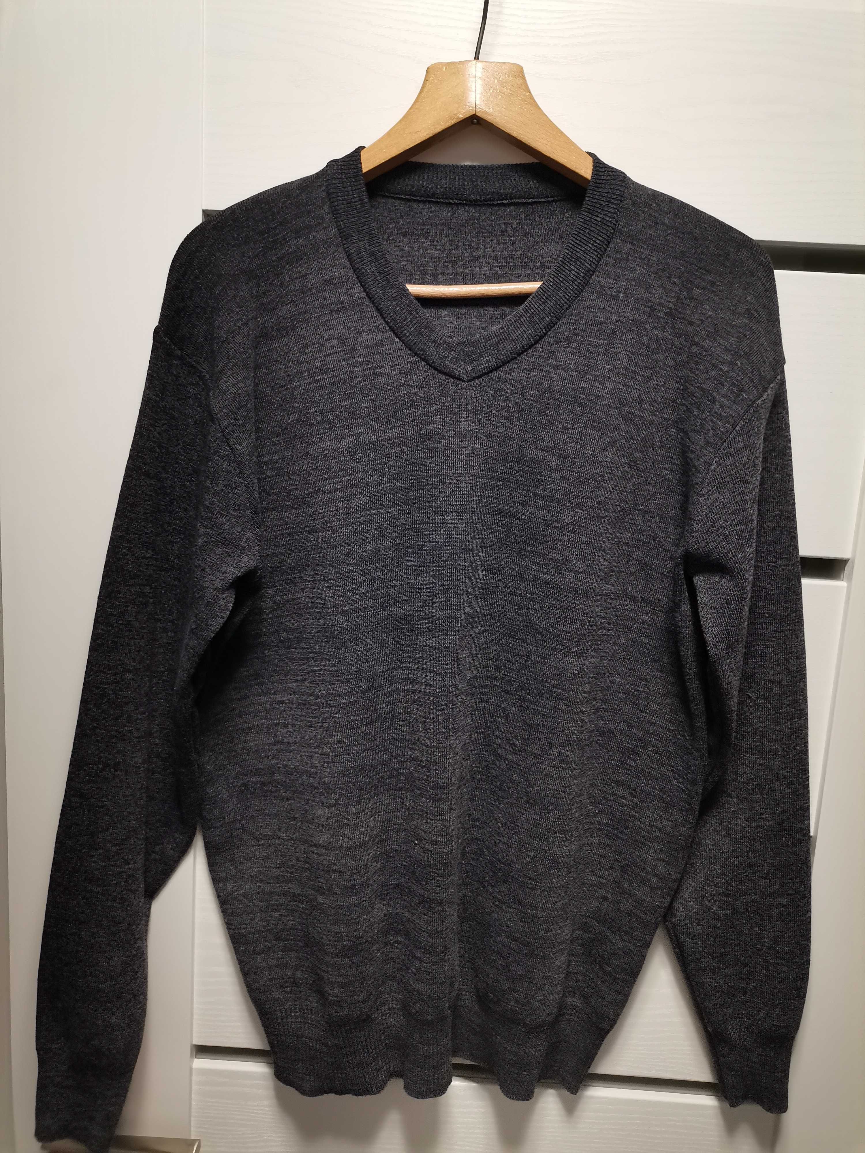 Sprzedam sweter męski, ciepły szaro-popielaty rozmiar XL, jak nowy.