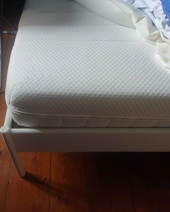 Cama de Casal IKEA 140x200 cm + Colchão e Estrado