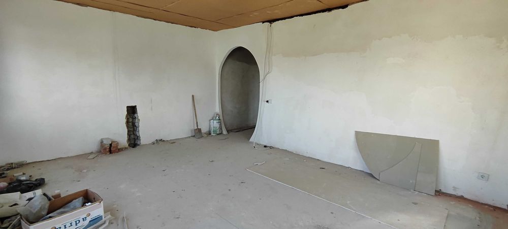 Продам нову половину будинку.Три роздільні кімнати.Два санвузли.Гараж