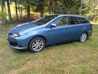 Toyota Auris Sprzedam zadbaną Toyotę Auris 2 Hybrid Kombi rocznik 2015