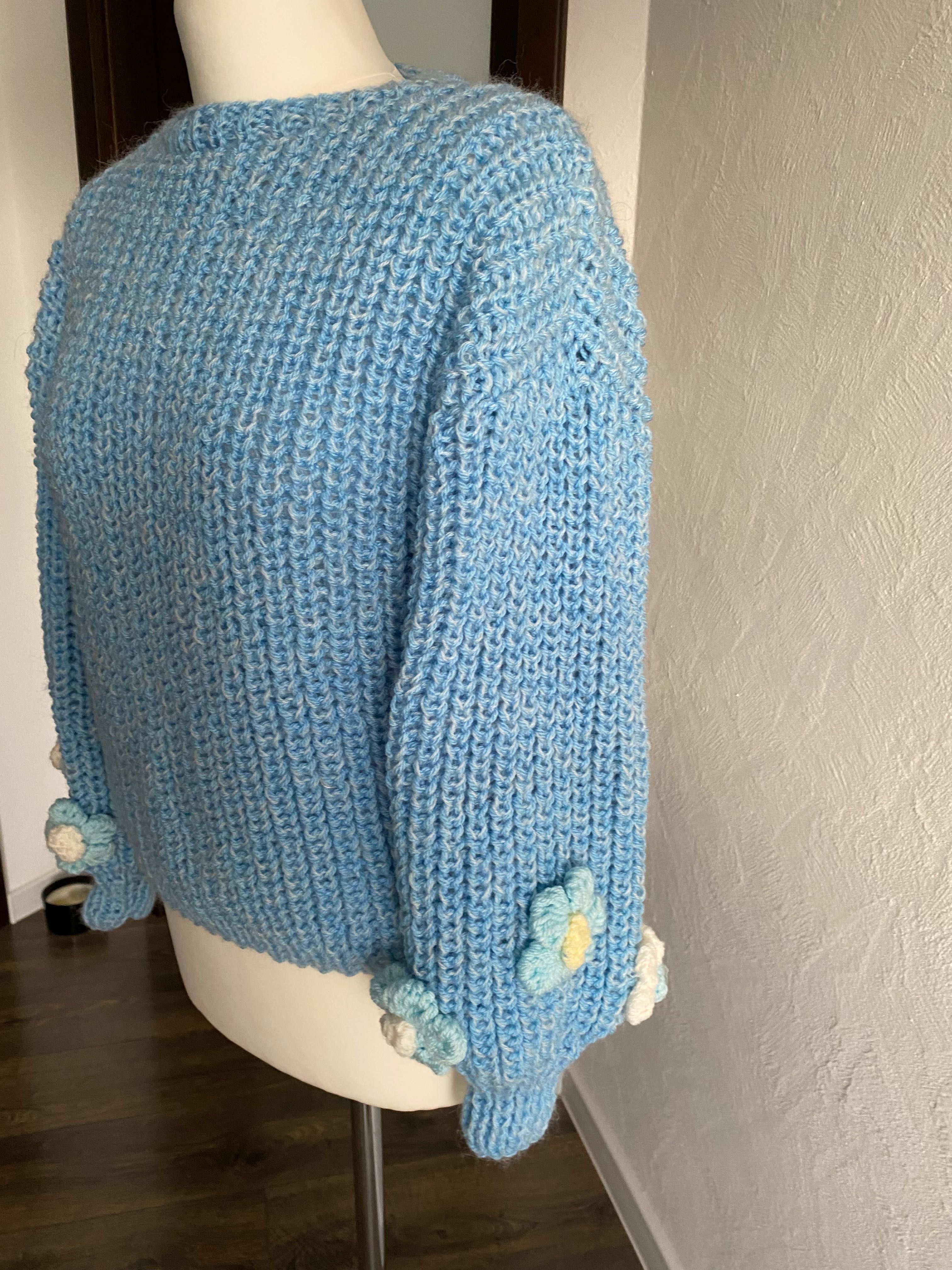 Ręcznie robiony sweterek damski