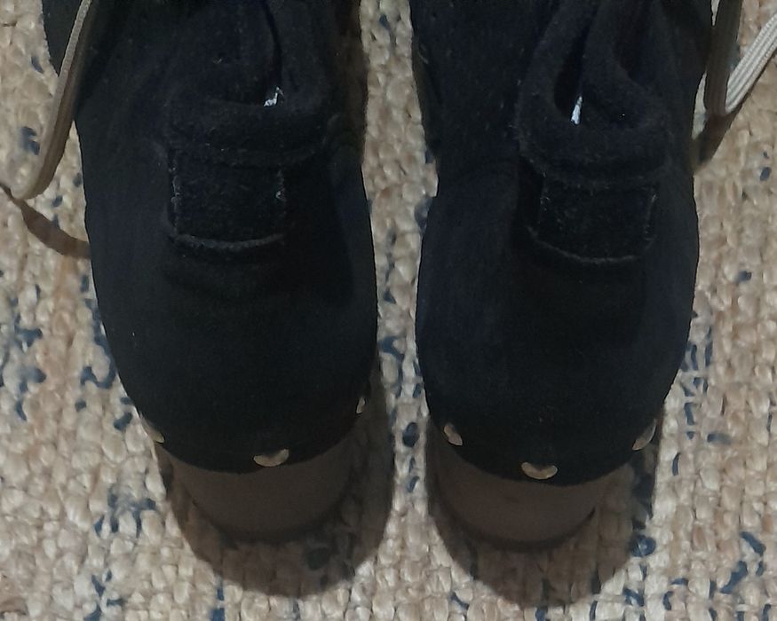 Botas pretas novas em pele 38