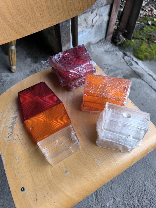 Нове скло задніх ліхтарів Газ 24 першої серії.