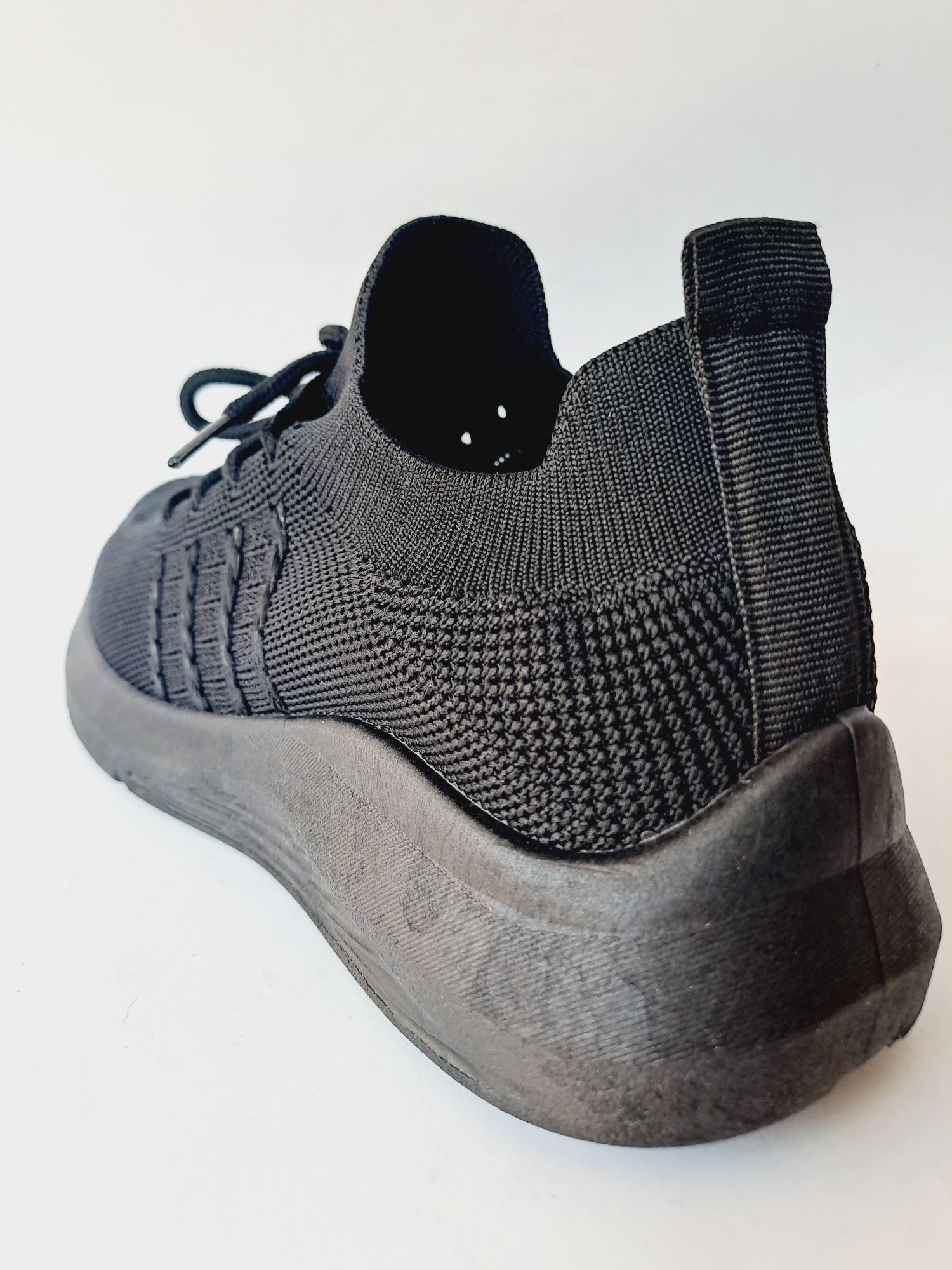 Buty, obuwie sportowe, materiałowe, wsuwane slip on, czarne rozmiar 38