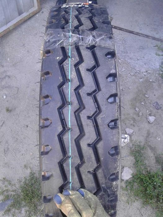 Шины ГАЗ-53 8.25-20 (240-508) Taitong 16сл (с камерой и флипером)