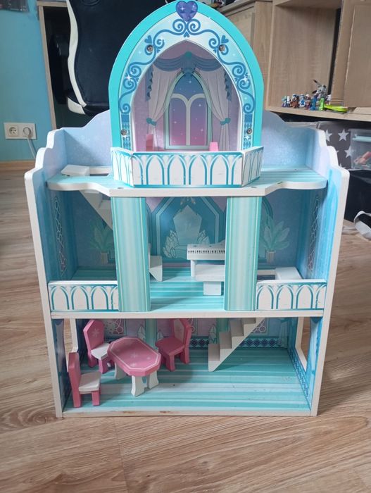 Drewniany domek zamek dla księżniczki dziewczynki