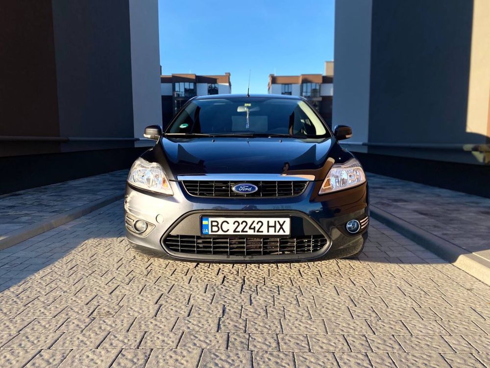 Продається автомобіль Ford Focus 2 2010 року; обʼєм двигуна 2.0