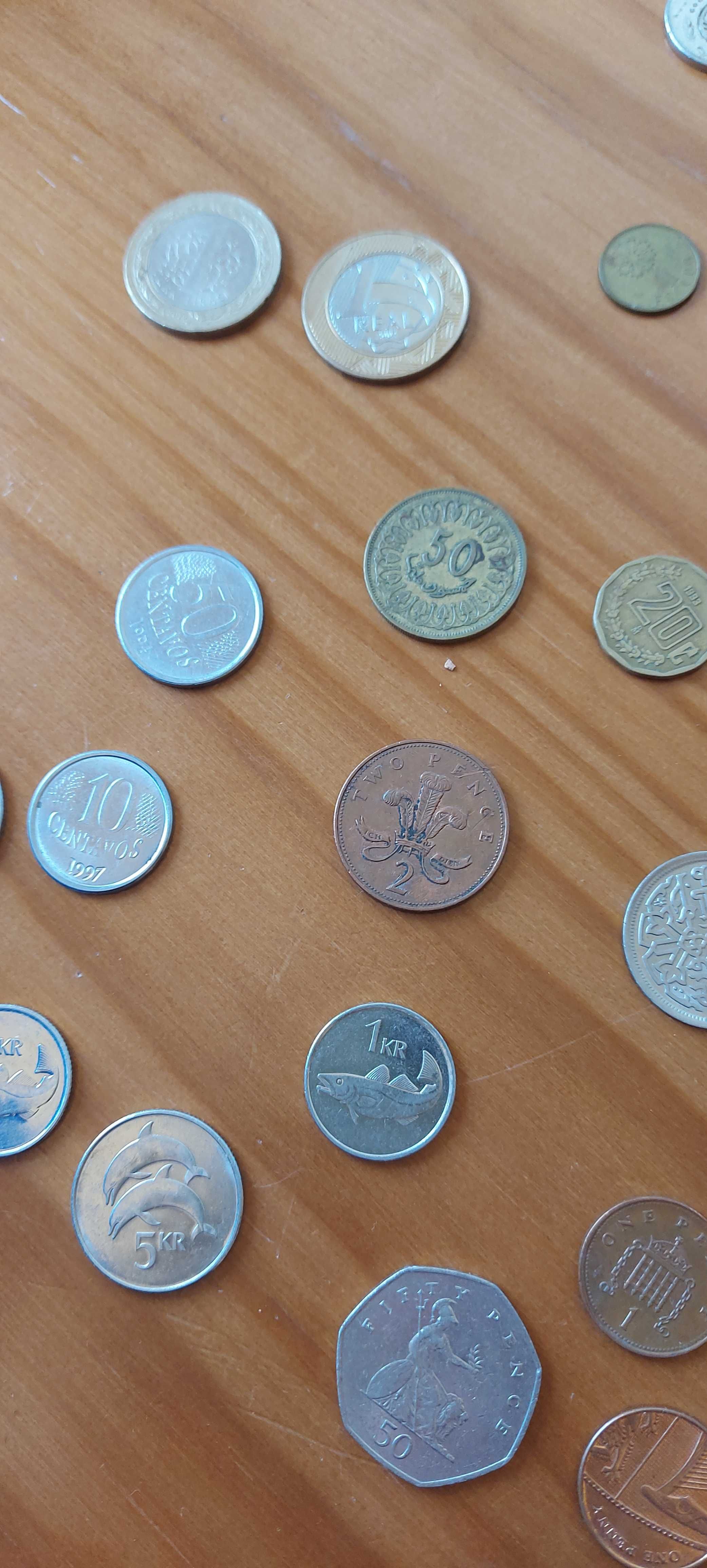 Moedas variadas.