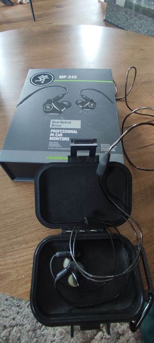 Monitory słuchawki douszne mackie mp-240