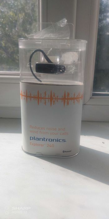 Bluetooth гарнитура Plantronics 240