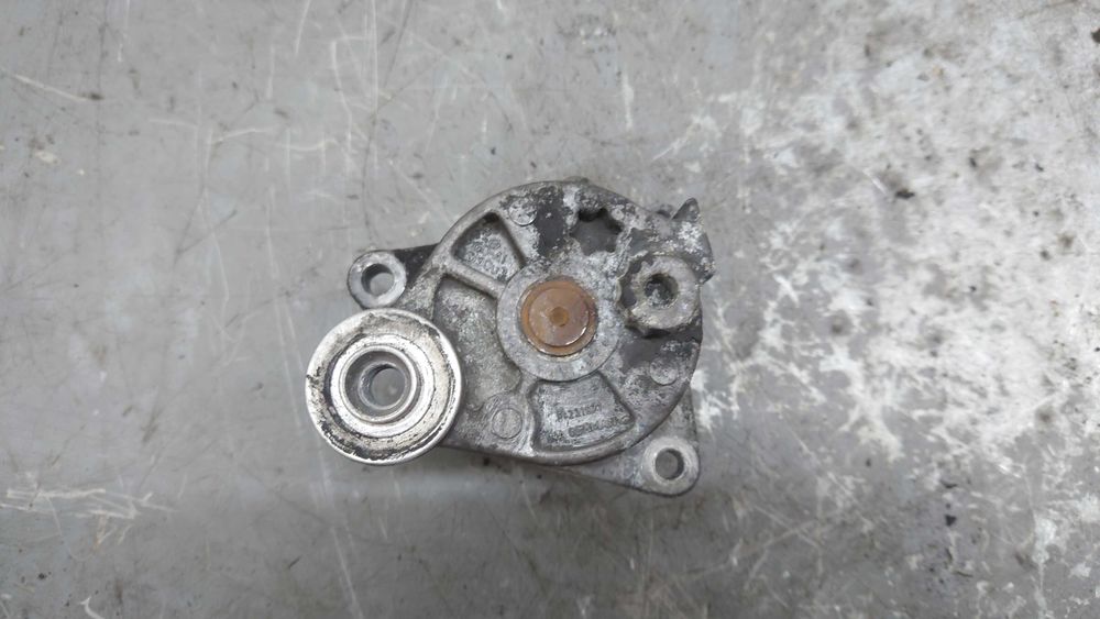 Mercedes W220 W638 W204 W211 W163 2.2 D 2.7 D 3.2 D  Napinacz Paska