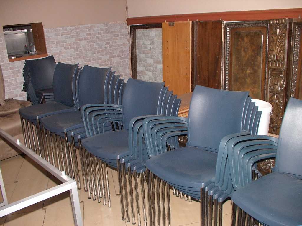 Krzesła Niebieskie na Stelażu ze Stali Nierdzewnej Nowe sztuk 37