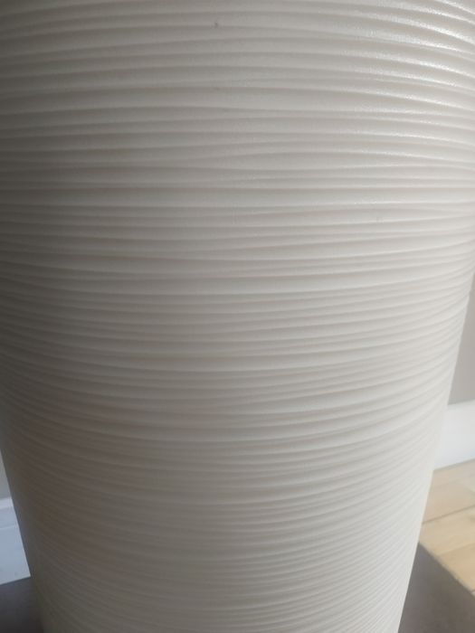 Wysoka donica ecru do kwiatow jak NOWA