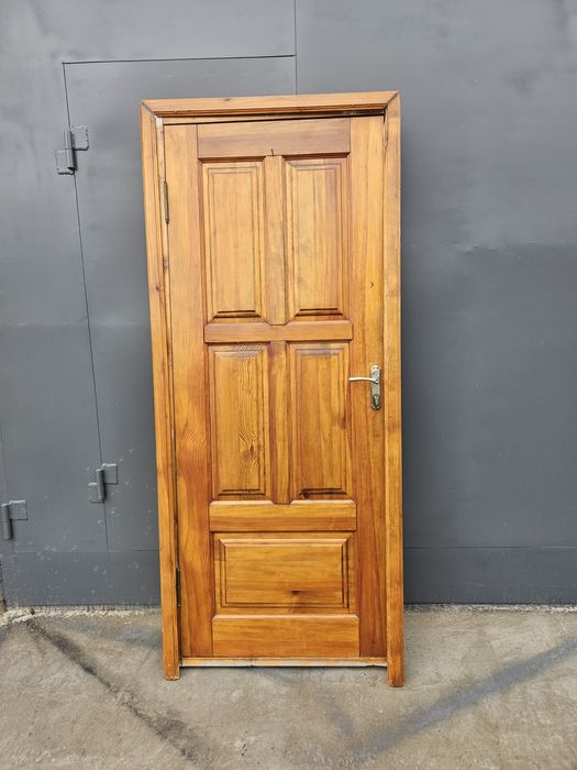 Двері вхідні б.у металопластикові двері вікна мііжкімнатні