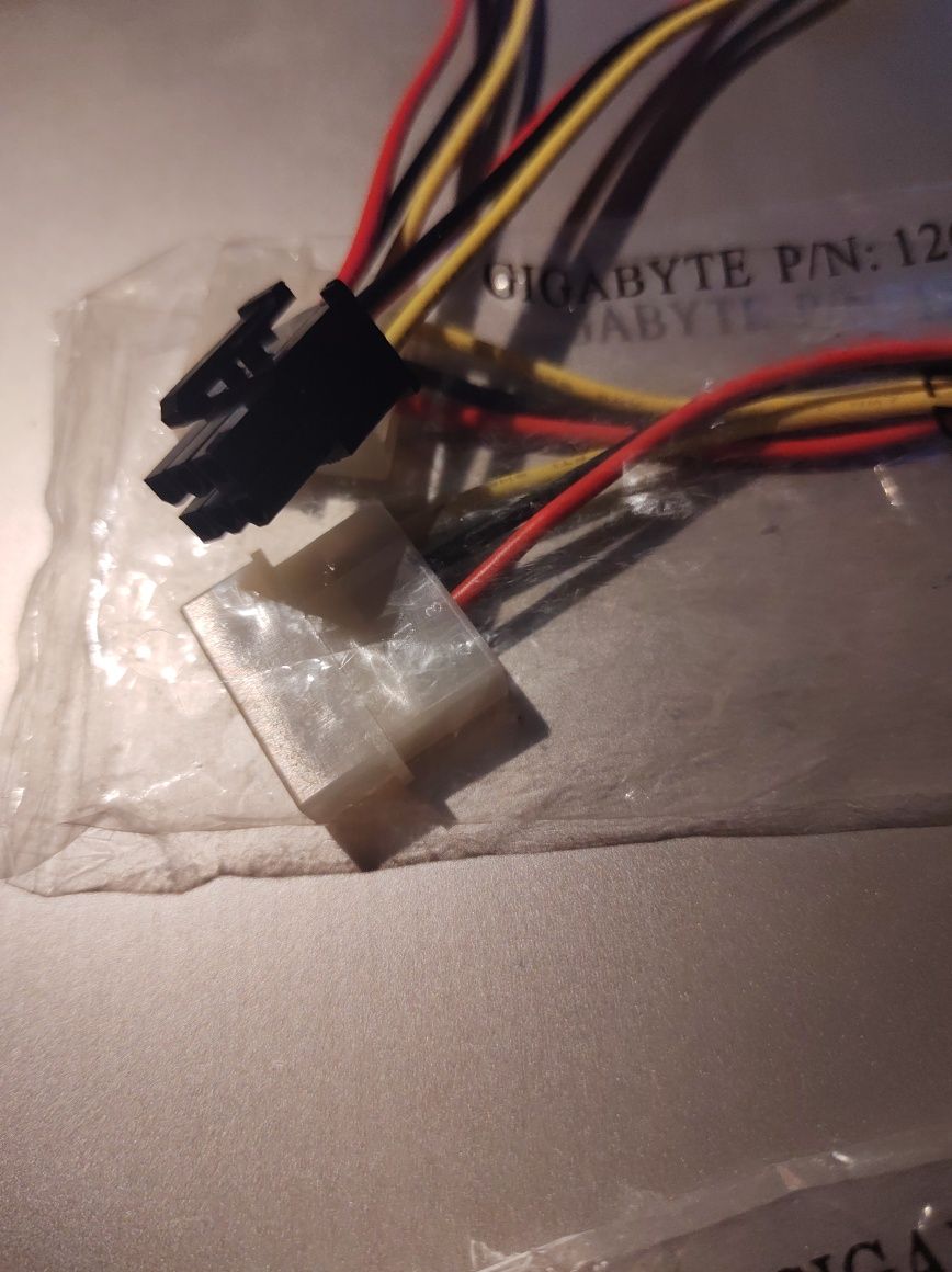 adaptery Gigabyte P/N:12CFI-1PW004-03R