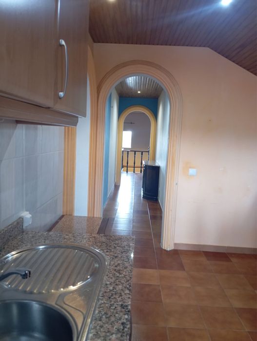 Andar de moradia T2 com agua e luz incluso