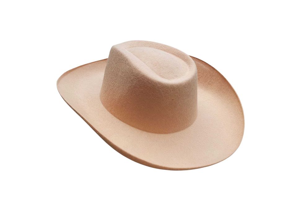 Kapelusz karnawałowy typu kowbojskiego ręcznie lata 2000 rekwizyt