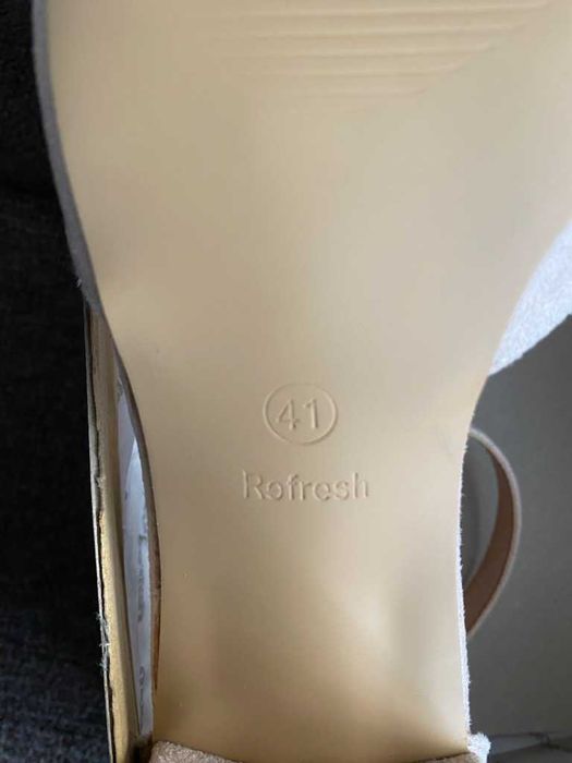 Czółenka  na słupku rozmiar 41 - nowe !