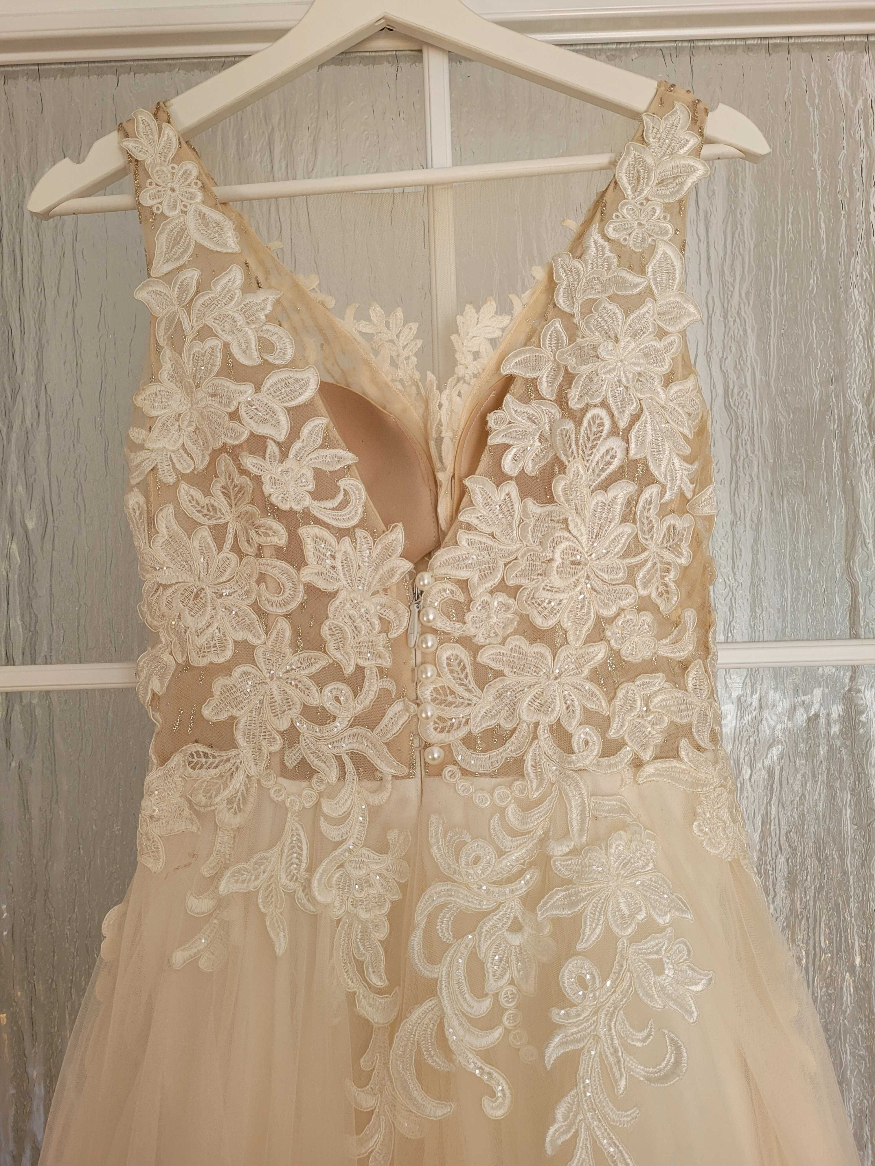 Suknia ślubna brzoskwinka