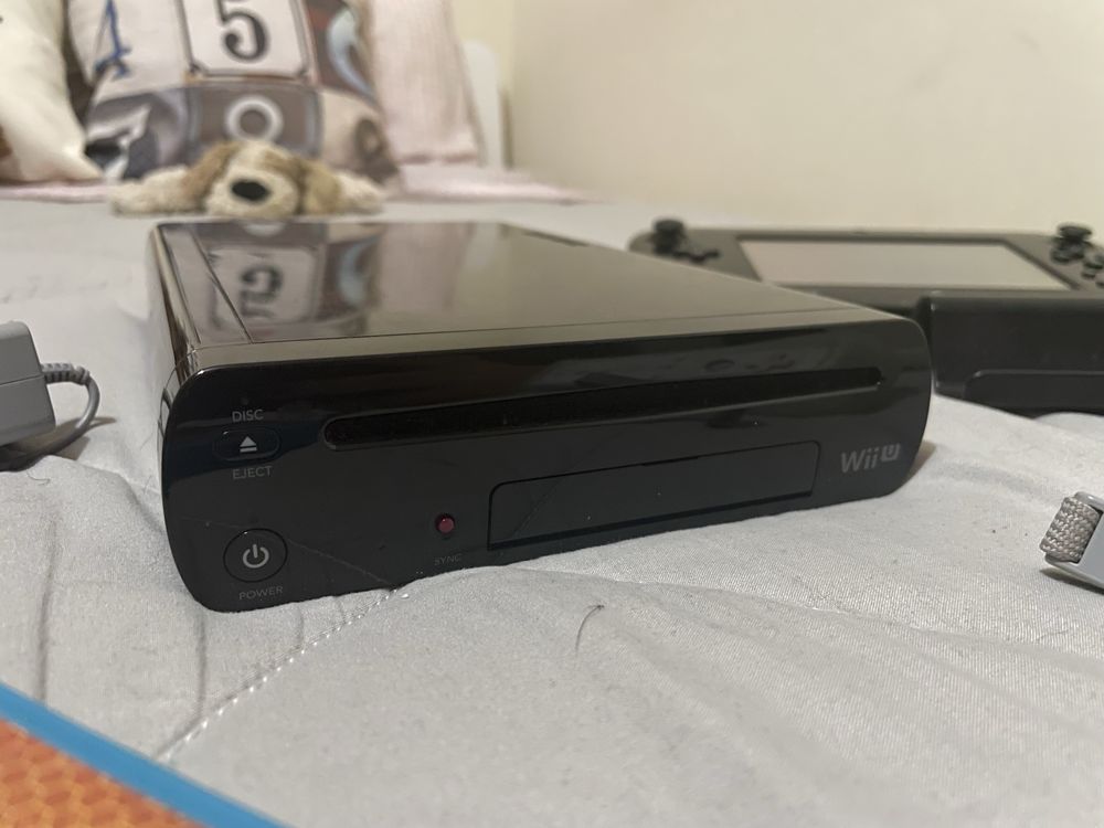 Wii U + 2 comandos Wii + Jogos