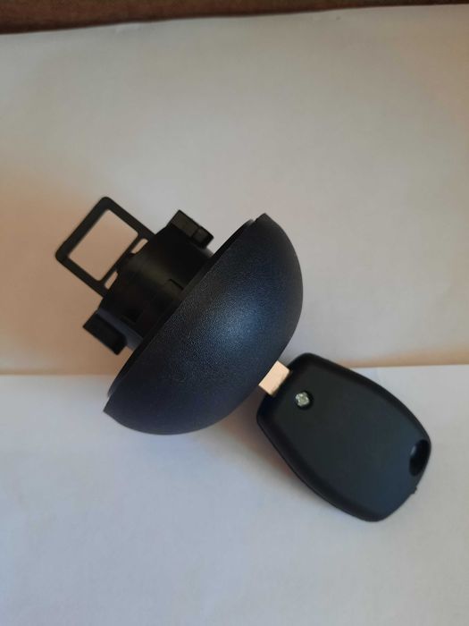 Крышка топливного бака(бензобака)Рено Сандеро, Трафик, Логан, Дача.