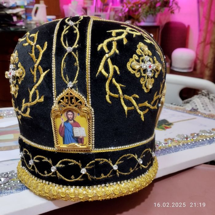 Головной убор для священника. Митра