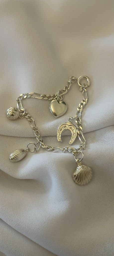 Pulseira com pingentes em prata