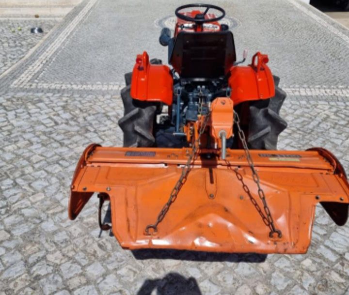 Kubota B7001 com fresa