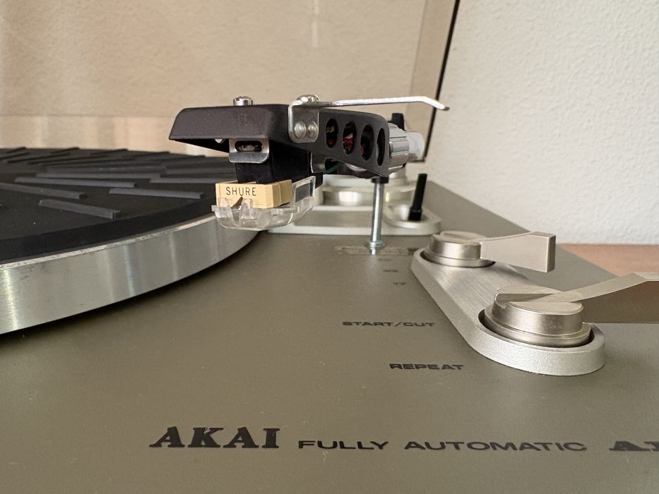 Gira discos Akai AP-103C
