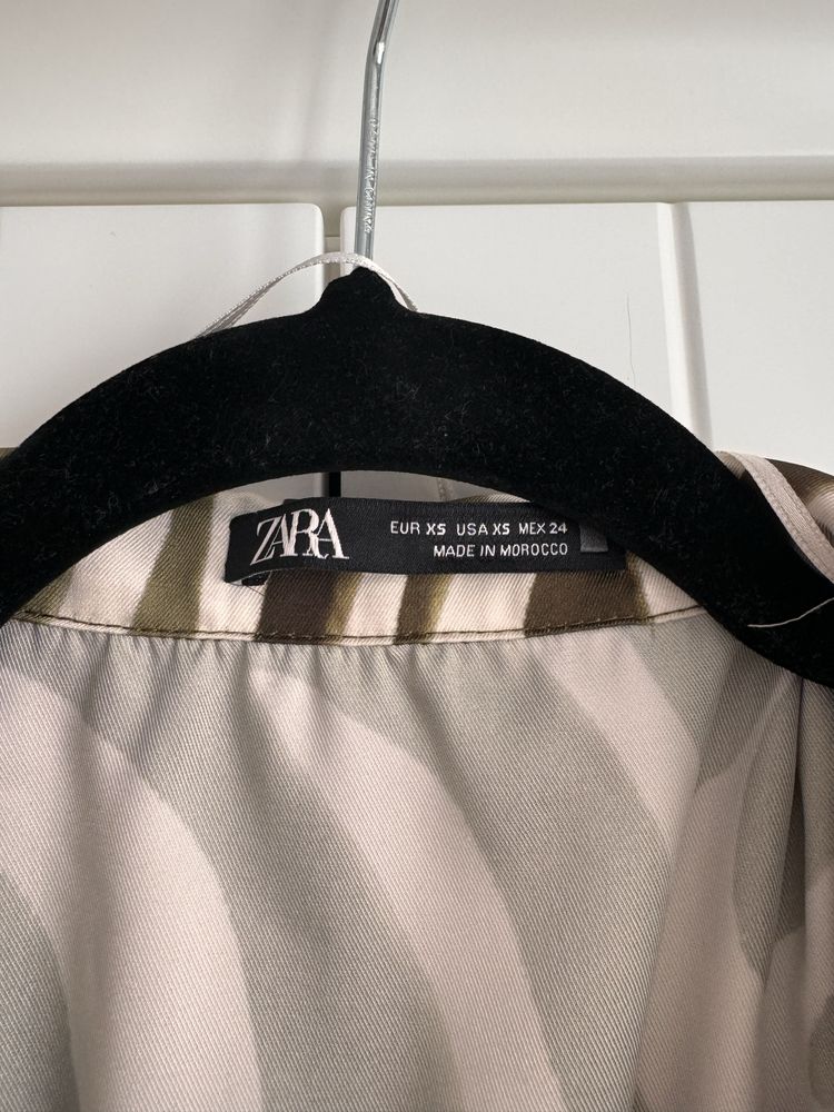 Sukienka midi Zara XS beżowo-zielony print