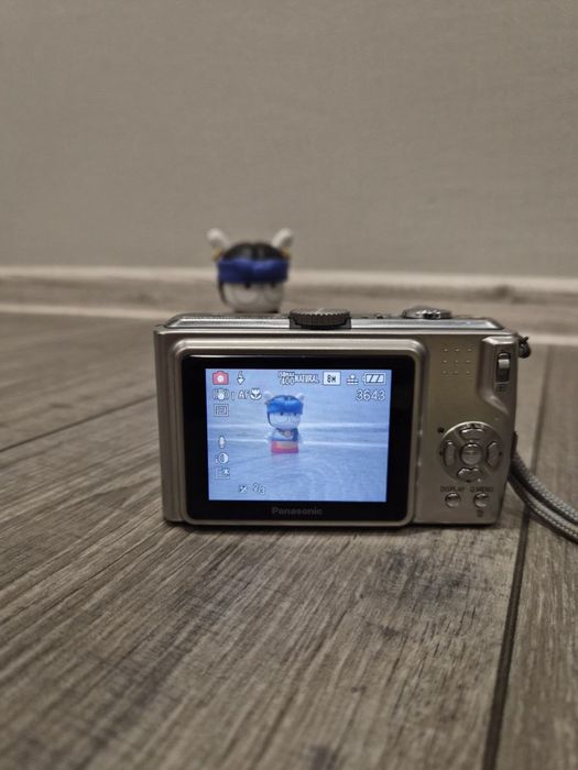 Panasonic Lumix DMC-TZ4 вінтажна мильниця.