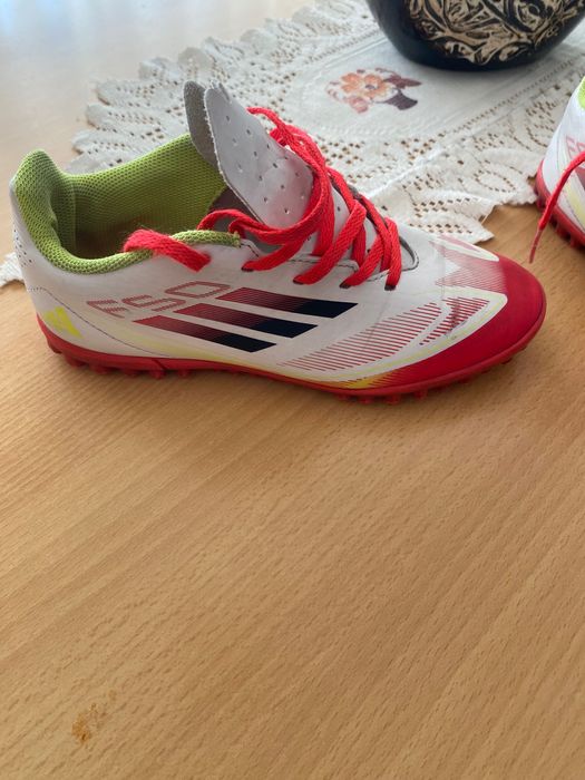 Chuteira adidas F50 como novas