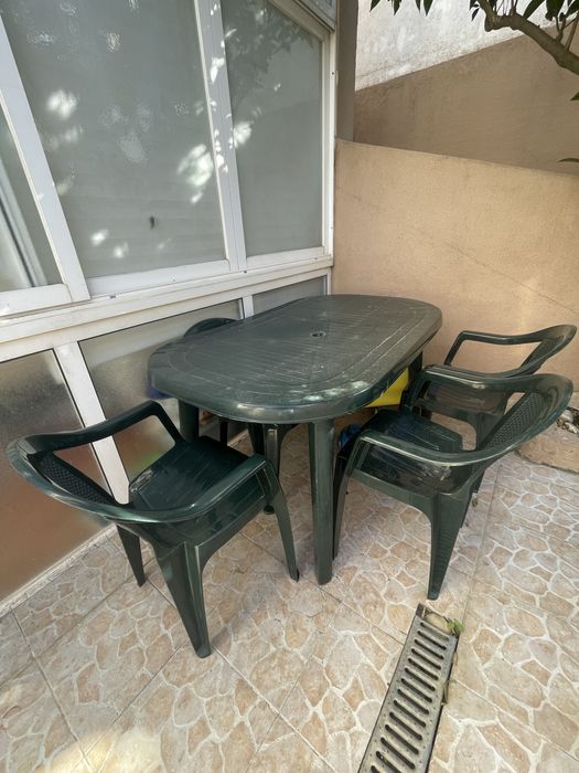 Mesa de jardim com 4 cadeiras