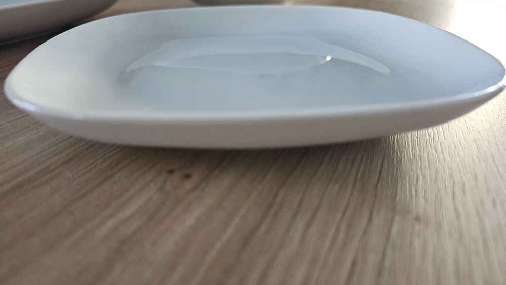 zestaw obiadowy białych talerzy IKEA 18 elementów