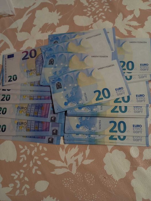 Maço com 1000€ em notas de 20€