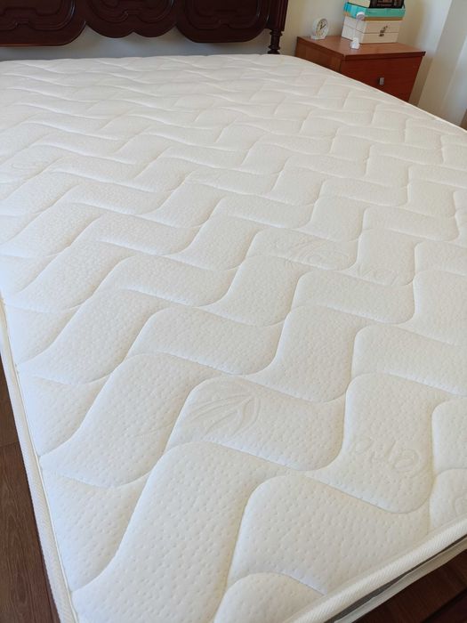 Cama madeira rústica + colchão + estrado