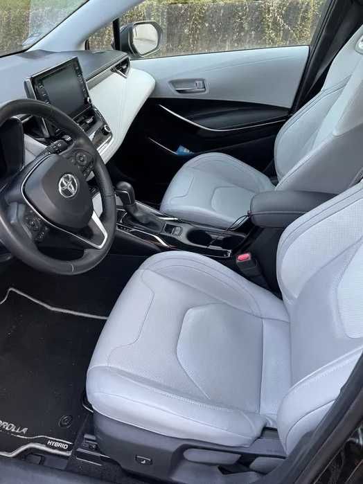 Corolla TS Hybrid 2.0 Luxury White