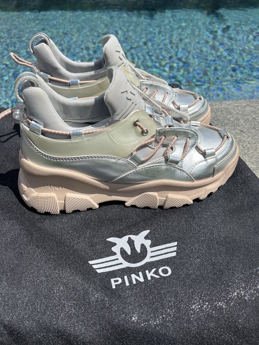 PINKO | Серебристые кроссовки из лаковой кожи