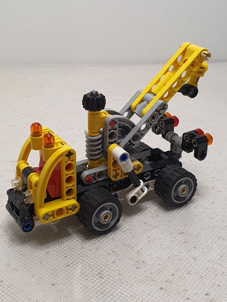 LEGO Technic 42031 Ciężarówka z wysięgnikiem