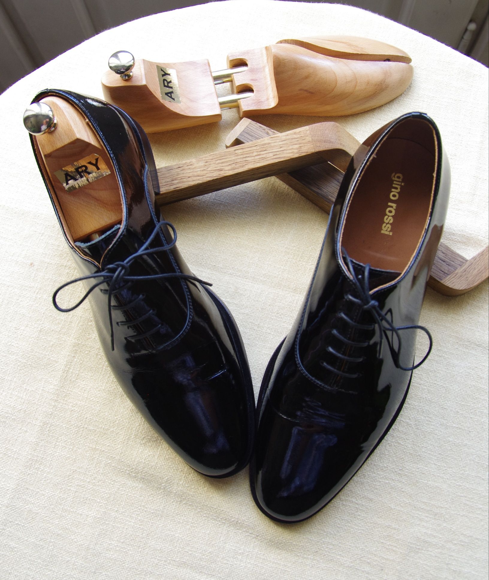 Gino Rossi/Чоловічі ділові-святкові лакові туфлі на шнурівці
