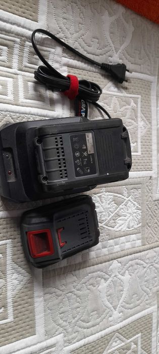 ładowarka do wkrętarki 14,4 V +dwa akumulatory