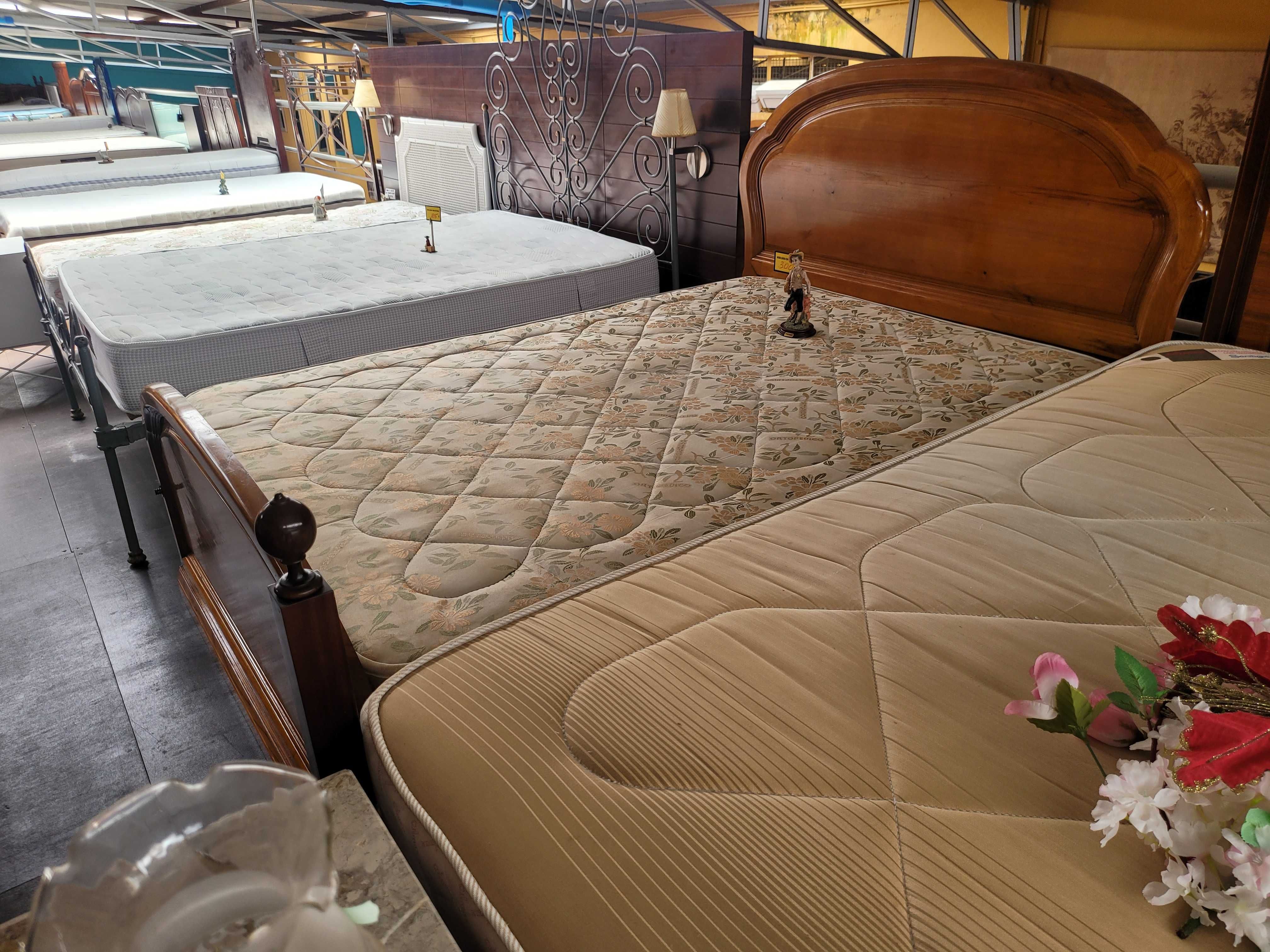 Cama em madeira maciça com estrado e colchão - Mu